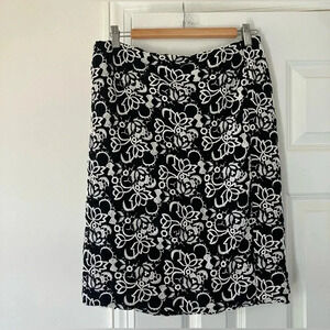 Talbots Skirt Black @ White Floral Embroidered Lace Overlay Lined Pencil Size 10